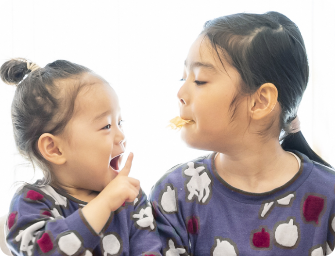 多彩な食管を通して噛む楽しさを学ぶ